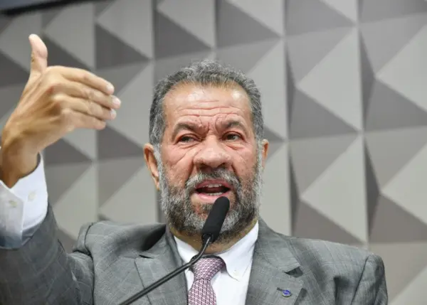 CPMI do INSS ouve ex-ministro da Previdência Carlos Lupi nesta segunda-feira