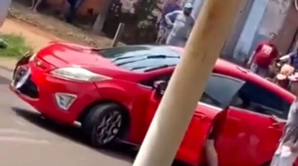 Confusão no trânsito mobiliza terceiros para separar briga (Foto: Reprodução)