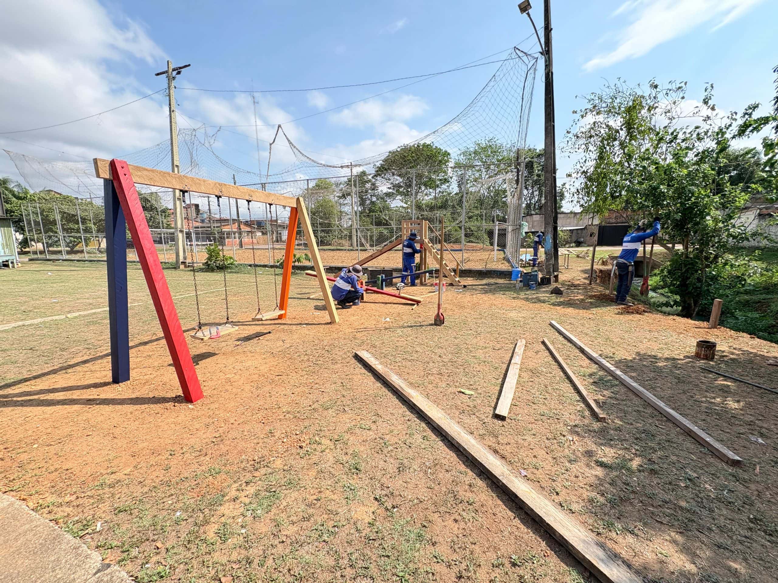 Reforma e construção de parquinhos em Rio Branco levam alegria às crianças e famílias