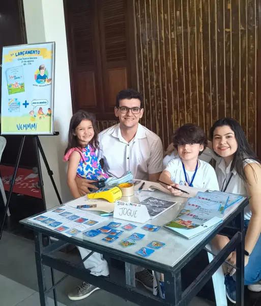 Aos 7 anos, menino autista estreia livro sobre amizade e comida saudável