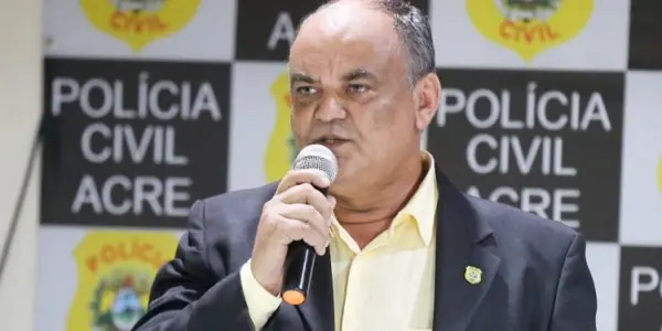 Delegado-geral da Polícia Civil vai a evento do governo, mas não se manifesta sobre denúncia