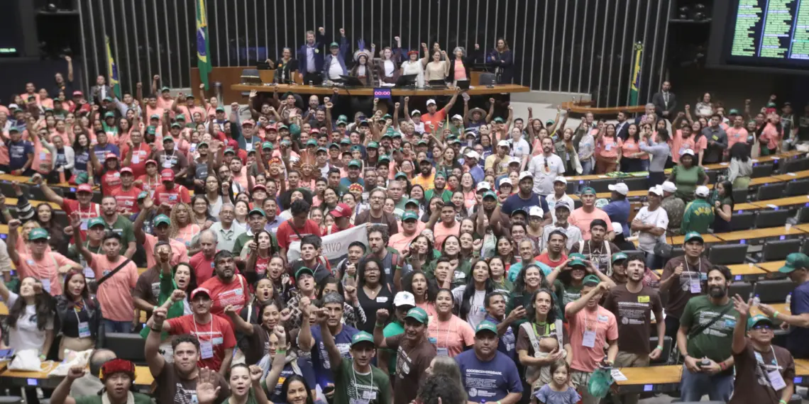 Sessão solene em homenagem ao Dia da Amazônia reuniu lideranças indígenas, extrativistas, ambientalistas e representantes do governo federal (Foto: Bruno Spada | Câmara dos Deputados)