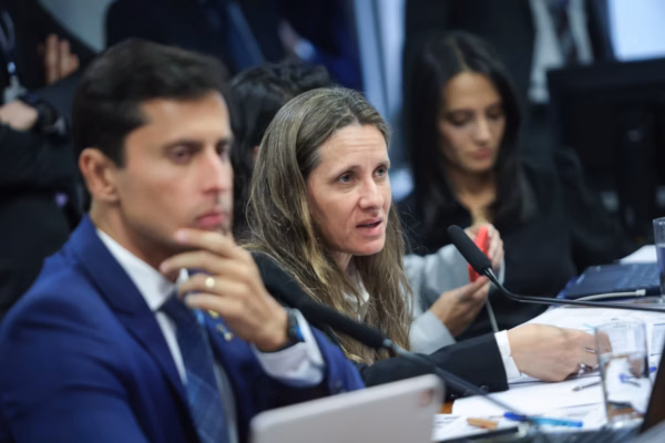 Diretora da CGU diz que INSS soube das fraudes em 2019, mas ignorou