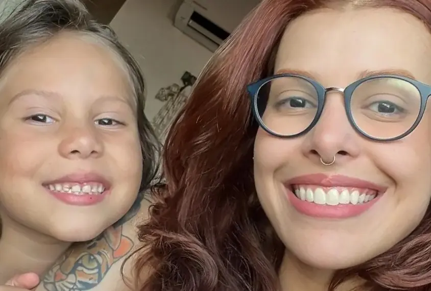 Duda, 33 anos, é mãe de Elis, 6 anos, e ambas nutrem um amor incondicional pela música (Foto: Cedida)