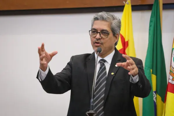 Edvaldo denuncia paralisação de serviços e falta de aulas em escolas rurais