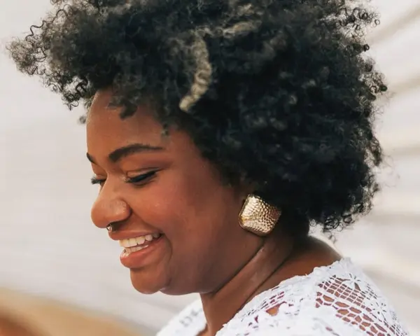 Ellen Oléria é atração principal do Festival Afro Integrado; cantora gravou vídeo na capital