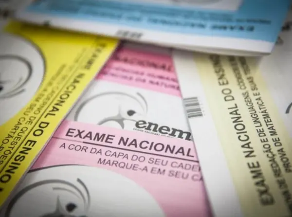 Professores do Ifac lançam guia para redação nota mil; veja detalhes