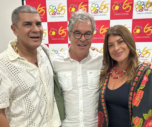 O Café com Poesia ficou florido com a presença dos amigos que foram celebrar os 82 anos da Dona Raimundinha