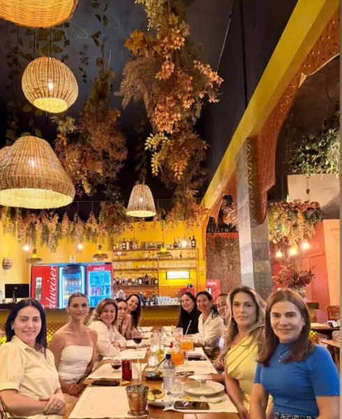 O restaurante Jarude foi palco de um encontro especial para celebrar em clima de surpresa o aniversário da querida Girlane Barcelos
