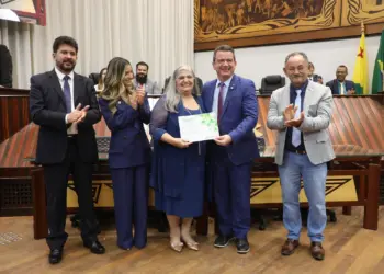 Sessão Solene na Aleac homenageia Redesim no Acre