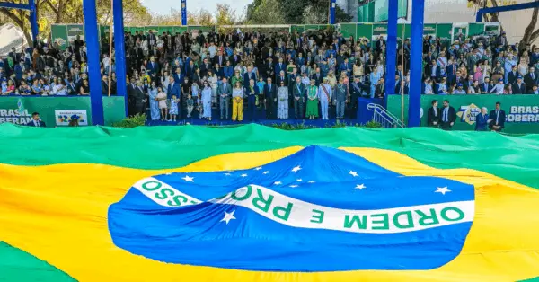 Lula participa de desfile do 7 de Setembro em Brasília sob clima de tensão política 2 Lula participa de desfile do 7 de Setembro em Brasília sob clima de tensão política