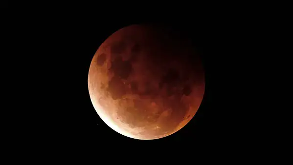 Eclipse total da Lua será transmitido ao vivo neste domingo; fenômeno não poderá ser visto do Brasil