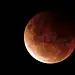 Uma Superlua de Sangue vista durante um eclipse lunar total em 26 de maio de 2021 em Sydney, Austrália (Foto: Cameron Spencer | Getty Images)