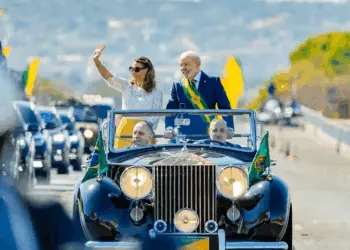 Lula participa de desfile do 7 de Setembro em Brasília sob clima de tensão política