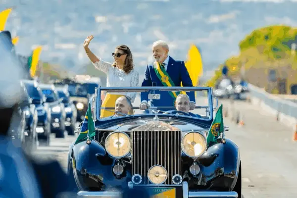 Lula participa de desfile do 7 de Setembro em Brasília sob clima de tensão política
