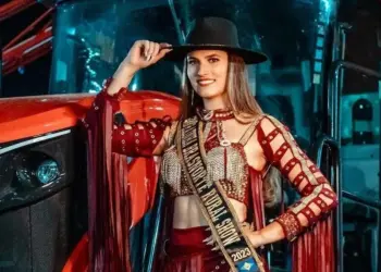Empresa que contratou trabalhadores está em nome de Taiany Zimpel, empresária e modelo (Foto: Reprodução/Facebook Taiany Zimpel)