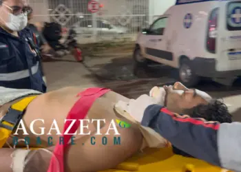 Acidente deixa motociclista ferido após colisão contra poste em Rio Branco