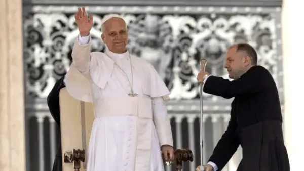 Setenta anos de fé: Papa Leão XIV celebra aniversário com fiéis na Praça de São Pedro