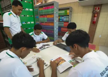 Estudantes do ensino fundamental participam de pesquisa nacional sobre acolhimento e aprendizagem; resultado vai subsidiar política pública para os anos finais (Foto: Seduc-Ceará)