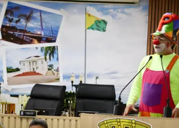 Palhaço Peteleco visita vereadores e pede sede para instituto que atende crianças com câncer e autismo