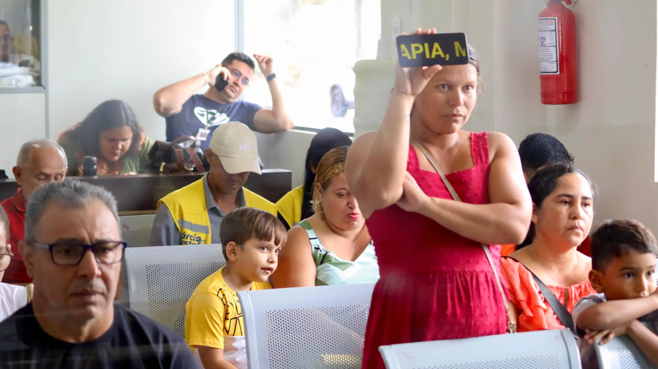 Palhaço Peteleco visita vereadores e pede sede para instituto que atende crianças com câncer e autismo