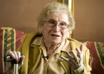 Buenos Aires vai às urnas em meio a morte de ícone dos direitos humanos