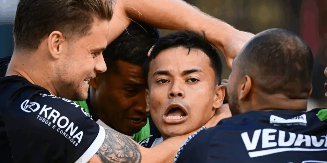 Jogadores do Inter de Limeira comemoram o acesso à Série C após vitória por 1 a 0 sobre o Goiatuba, no Estádio Major Levy. O gol de Kaio Cristian selou o retorno da equipe paulista à terceira divisão nacional após 22 anos (Foto: Diego Soares | Ag. Paulistão)