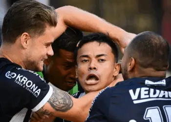 Jogadores do Inter de Limeira comemoram o acesso à Série C após vitória por 1 a 0 sobre o Goiatuba, no Estádio Major Levy. O gol de Kaio Cristian selou o retorno da equipe paulista à terceira divisão nacional após 22 anos (Foto: Diego Soares | Ag. Paulistão)
