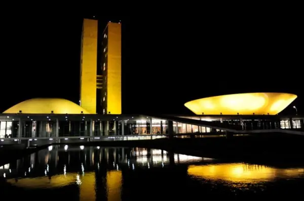 Lula sanciona Lei do Setembro Amarelo para combater suicídio e automutilação no país