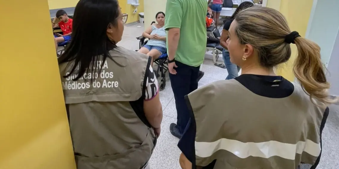 Membros da diretoria do sindicato visitaram o principal hospital de Sena Madureira entre os dias 19 e 20 deste mês (Foto: Sindmed)