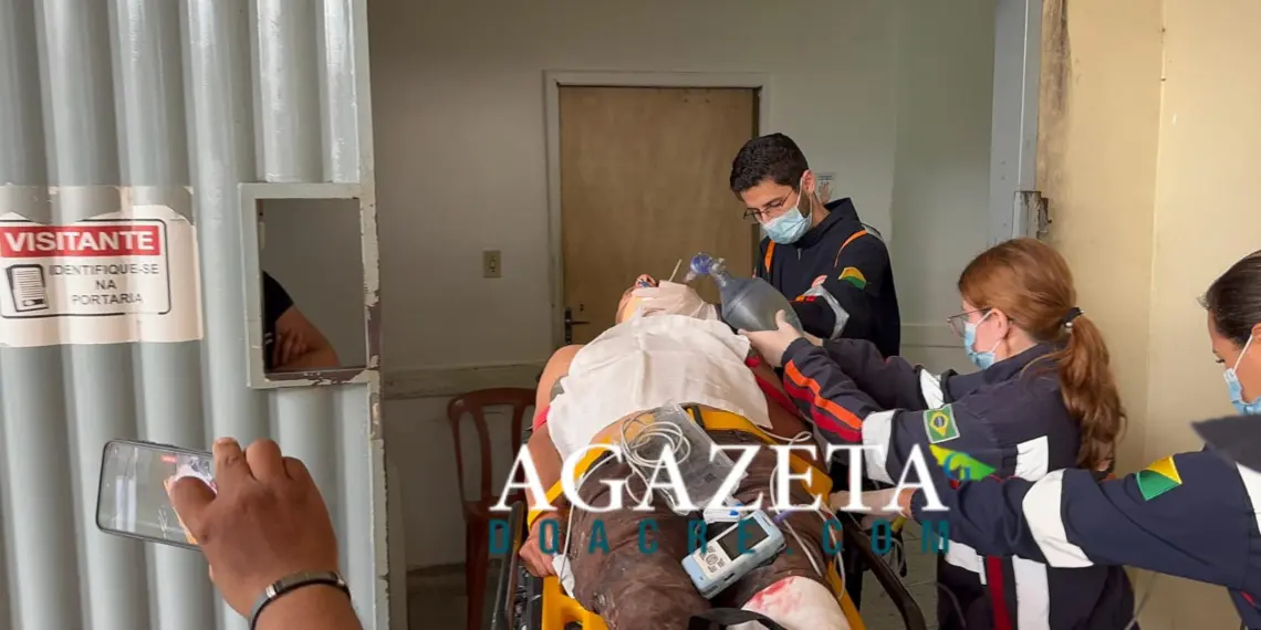 Motociclista sofre traumatismo craniano e é entubado após colisão no bairro Novo Calafate