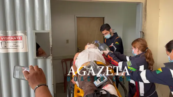 Motociclista sofre traumatismo craniano e é entubado após colisão no bairro Novo Calafate