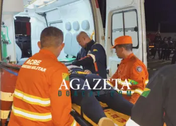 Acidente entre carro e moto deixa duas mulheres feridas na Via Chico Mendes