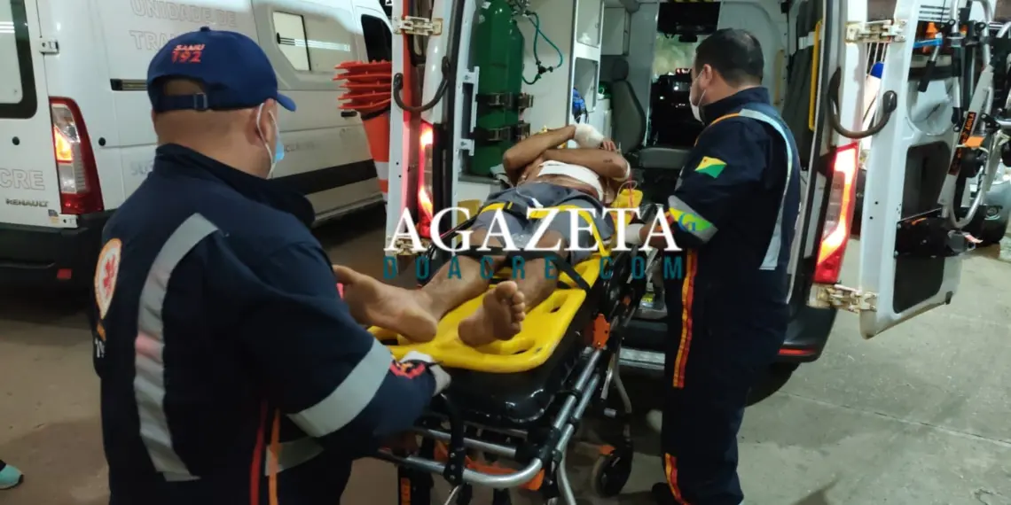 Motorista encontra homem esfaqueado às margens da BR-317, em Capixaba