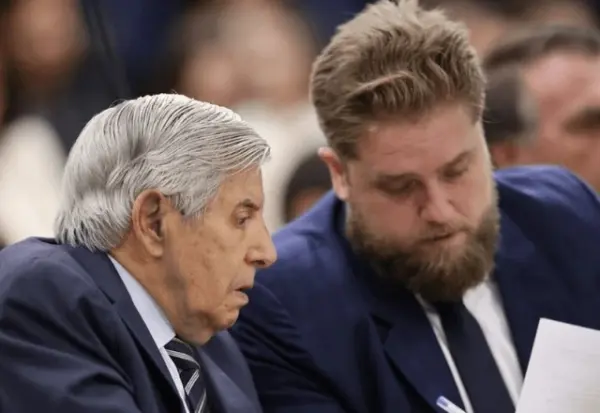 Advogado de Heleno diz que general se afastou de Bolsonaro na reta final do governo e pede absolvição