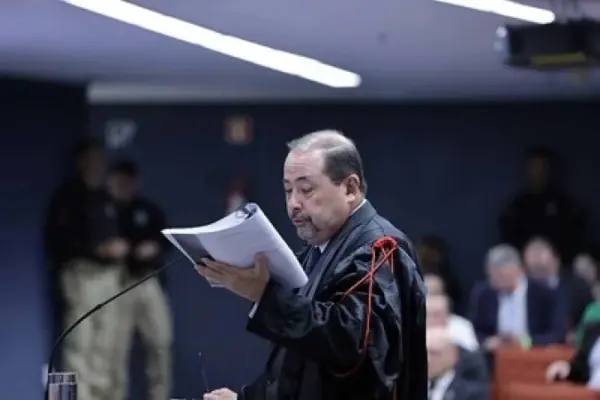 Defesa de Bolsonaro questiona delação de Mauro Cid: "Não é confiável"