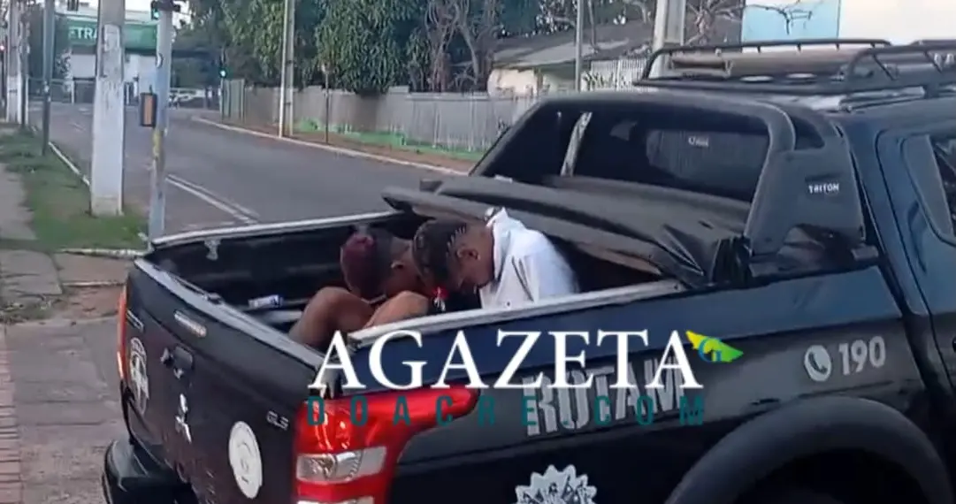 Polícia recupera moto roubada e detém dupla no bairro Tucumã