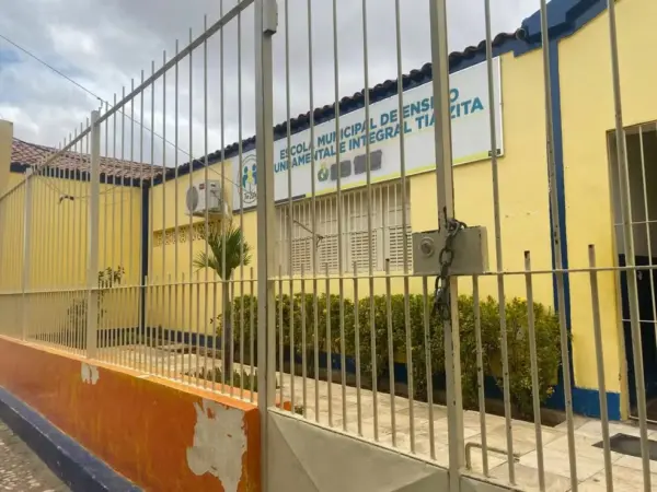 Menina de 11 anos morre após ser espancada por colegas dentro da escola