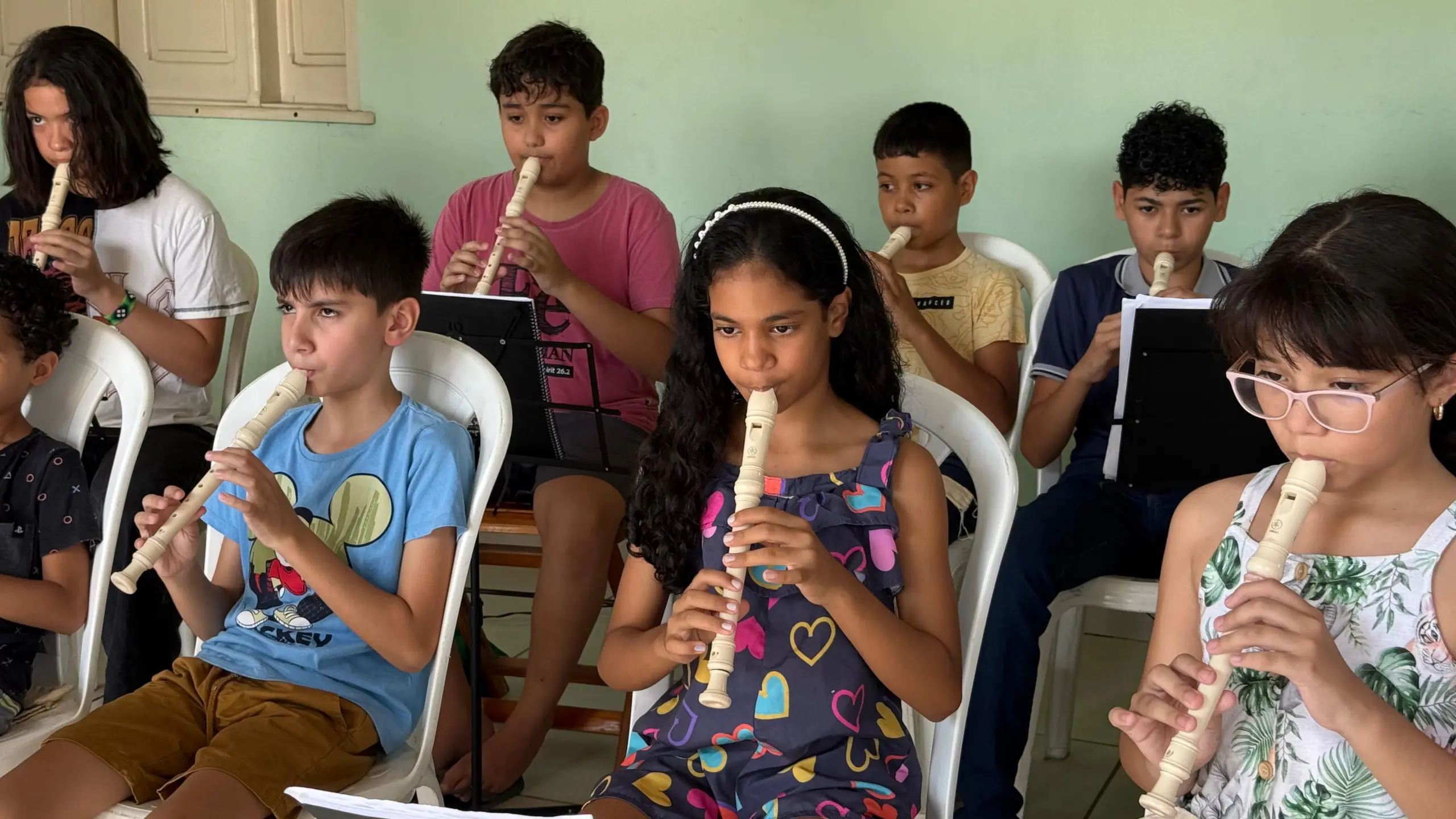 Projeto social leva aprendizado musical e esperança a crianças do bairro Sobral
