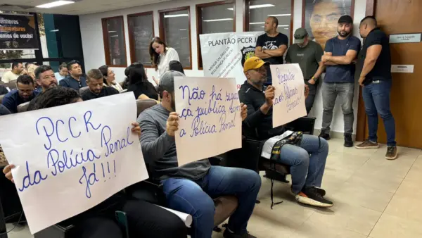 Policiais penais protestam na Aleac por valorização e regulamentação da categoria