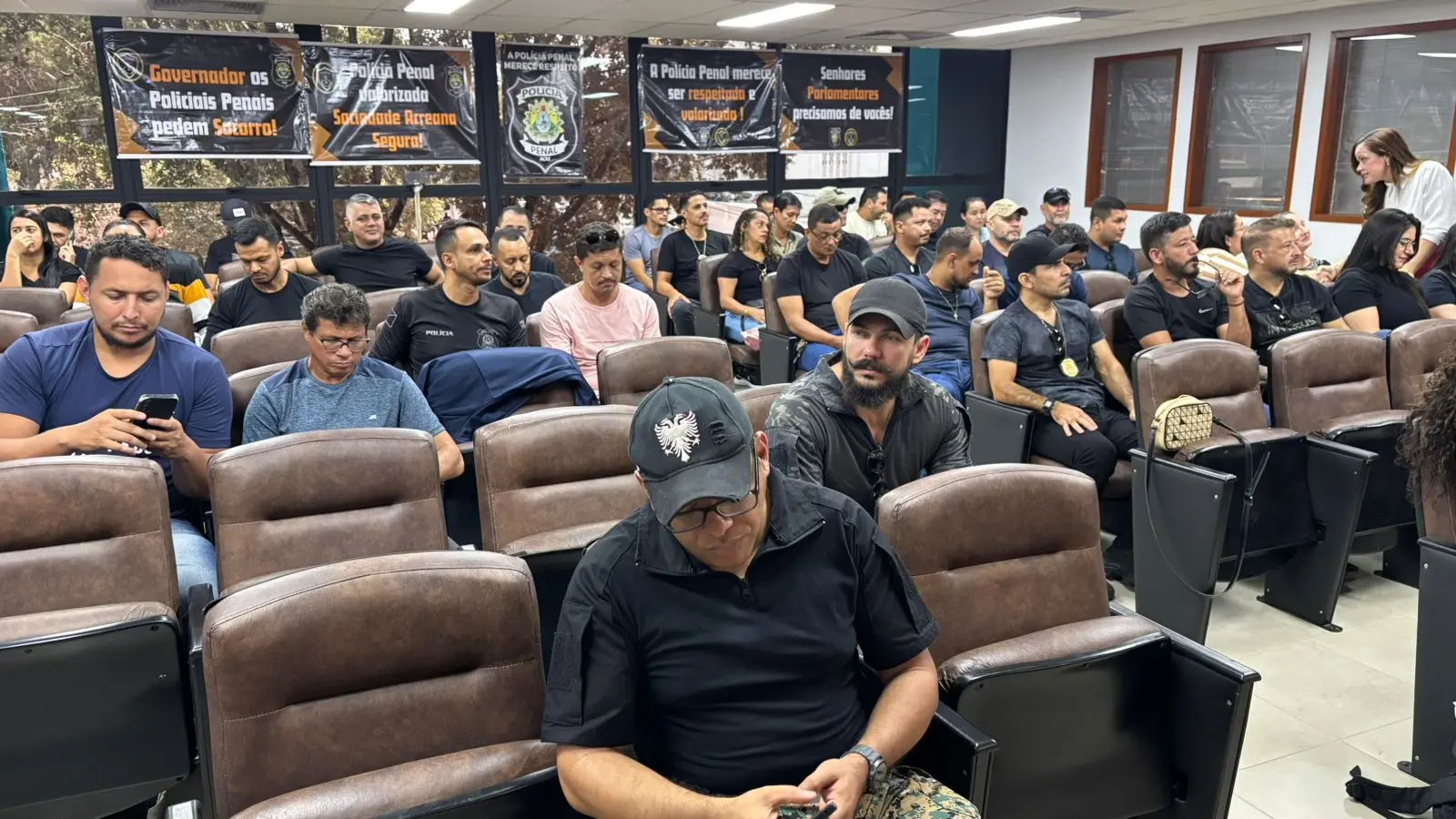 Policiais penais protestam na Aleac por valorização e regulamentação da categoria 2 Policiais penais protestam na Aleac por valorização e regulamentação da categoria