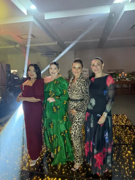 Evinha Evangelista celebrou seus 29 anos em animada festa no AFA Jardim. Veja mais na coluna Roberta Lima
