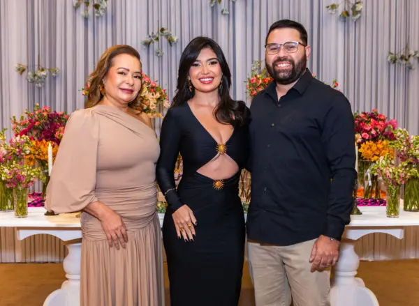Evinha Evangelista celebrou seus 29 anos em animada festa no AFA Jardim. Veja mais na coluna Roberta Lima