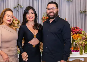 Evinha Evangelista celebrou seus 29 anos em animada festa no AFA Jardim. Veja mais na coluna Roberta Lima