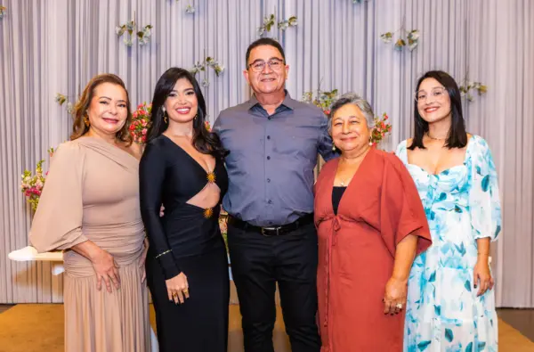 Evinha Evangelista celebrou seus 29 anos em animada festa no AFA Jardim. Veja mais na coluna Roberta Lima