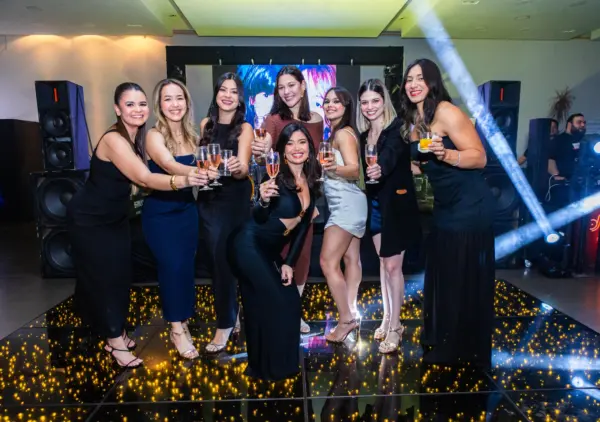 Evinha Evangelista celebrou seus 29 anos em animada festa no AFA Jardim. Veja mais na coluna Roberta Lima
