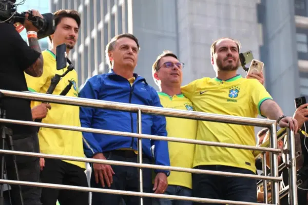 Filhos de Bolsonaro pedem anulação de julgamento após falas de Fux