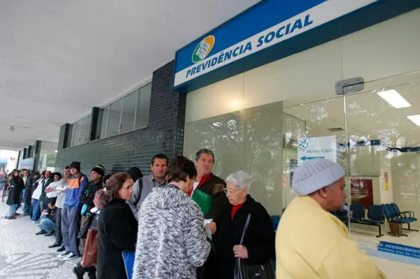 Programa para reduzir filas do INSS vira lei