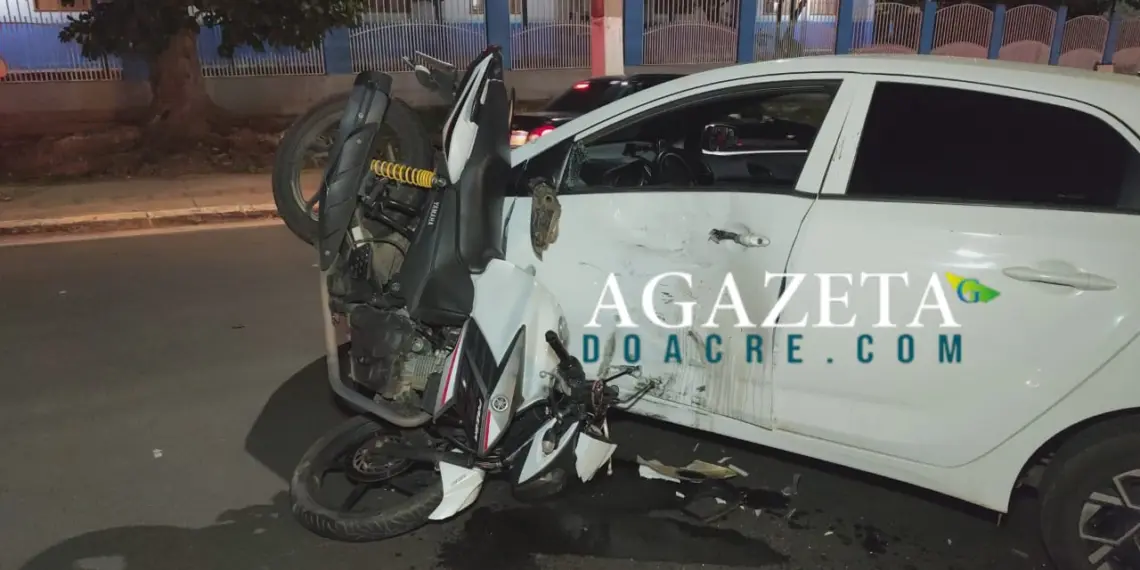 Motociclista fica ferido após colisão com carro em Rio Branco