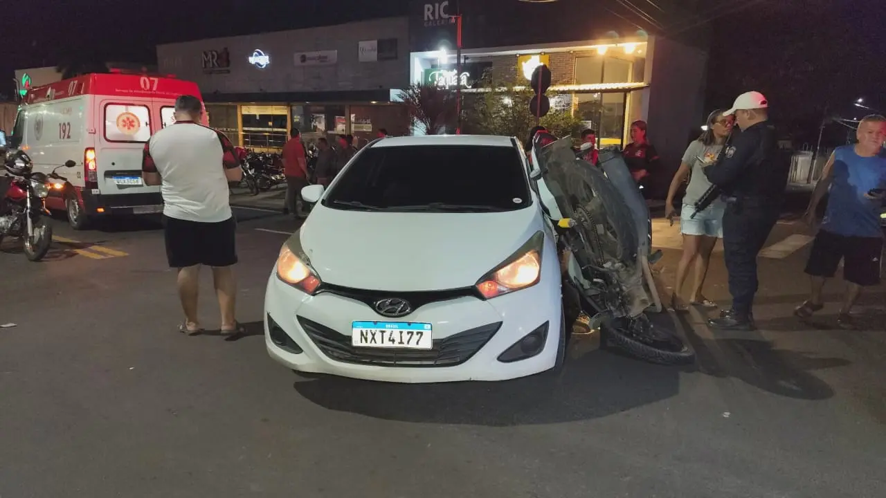 Motociclista fica ferido após colisão com carro em Rio Branco